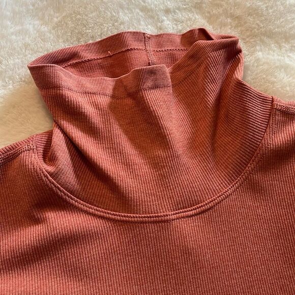 Lululemon Yin Vibes Ribbed Long Sleeve Turtleneck Top in Copper Clay Size 10 - Picture 10 of 12